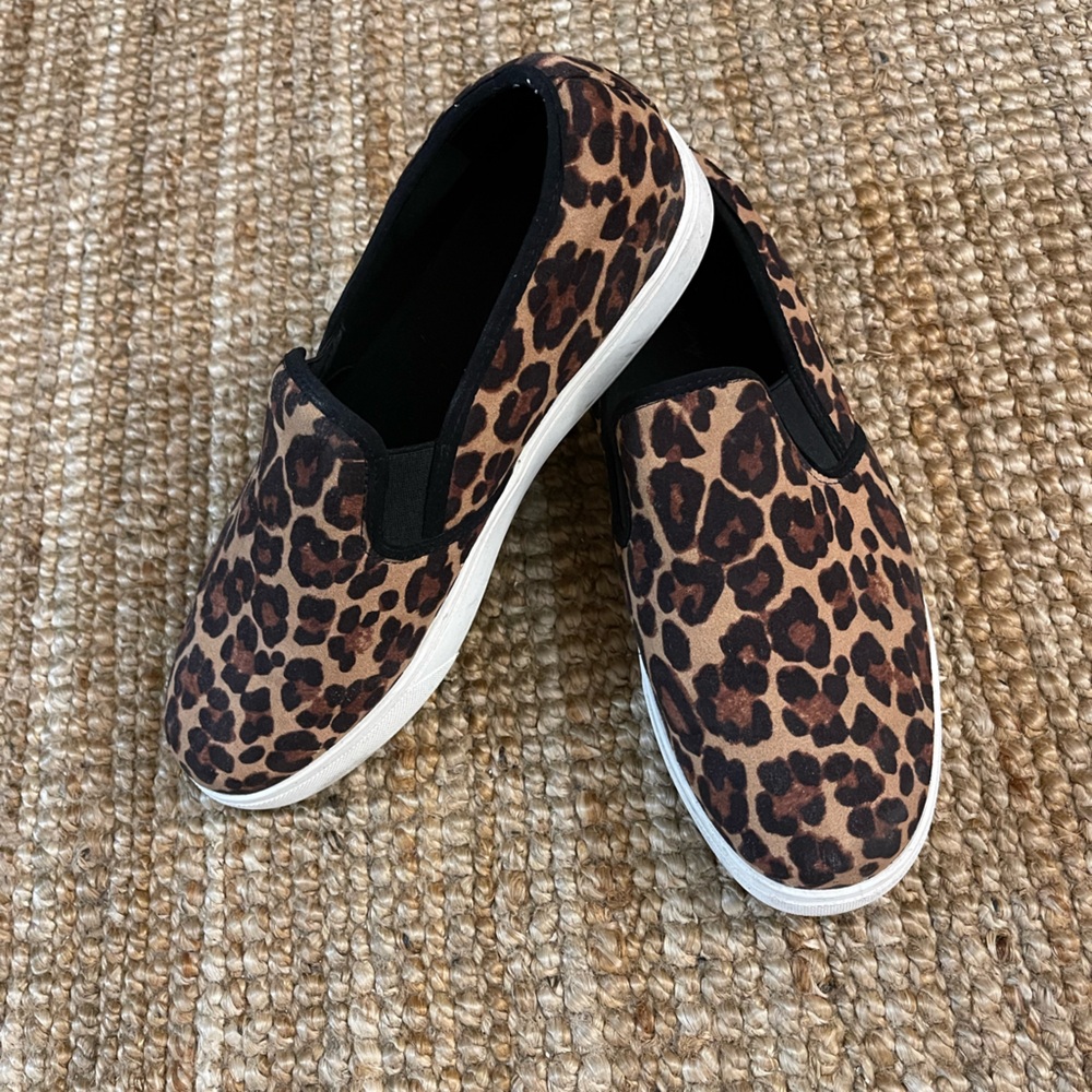 Leopard print canvas sneakers women sz 11W in very good condition.